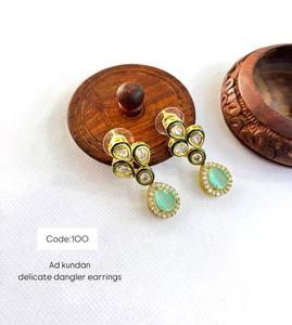 Pendientes hechos a mano Royal Kundan Pearl Jhumka con detalles de Meenakari joyería tradicional elegante para mujeres elaboradas en la India - Product Image 5