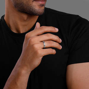 Bague pour homme Asscher Cut Mystique en argent oxydé avec placage au rhodium Style vintage certifié IGI avec perle principale de pierre précieuse - Product Image 1