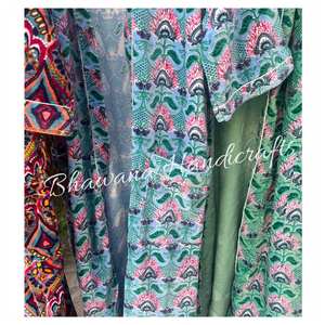 Albornoz de terciopelo de algodón Kimono Batas de novia florales de tamaño libre y regalos de damas de honor para niñas llamadas 'Frida' - Product Image 3