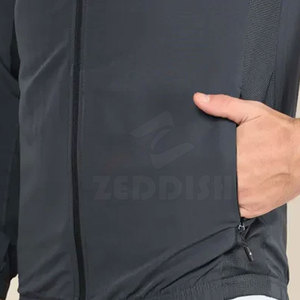 Chaqueta Deportiva de Poliéster Resistente para Hombre con Cuello Alto, Forro de Malla Transpirable, Logotipo Frontal, Bolsillos con Cremallera, Chaqueta de Invierno - Product Image 6