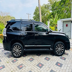 Toyota Land Cruisers Prado SUV 4WD 2022 d'occasion Modèle assez usagé frais et propre sans accident Conduite à gauche et à droite - Product Image 5