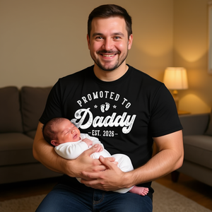 Maglietta per Papà Prima Volta 2026, Promosione a Papà, T-Shirt Personalizzabile Promozionale - Product Image 3