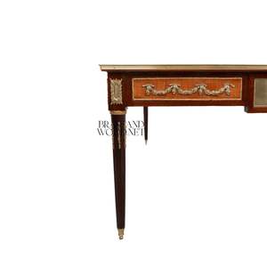 Mesa de Centro de Lujo con Incrustaciones de Madera, Adornos de Latón Antiguo y Marquetería Floral Intrincada para Salas de Estar Clásicas - Product Image 3