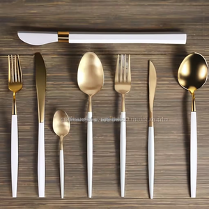 ชุดช้อนสแตนเลสสตีลชุบทองทำมือ สไตล์อเมริกัน เป็นมิตรกับสิ่งแวดล้อม ขัดเงาแบบทองเหลือง สำหรับงานแต่งงาน ขายส่งจำนวนมาก อินเดีย - Product Image 1