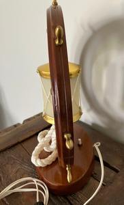 Lámpara de mesa vintage, barco náutico, yate, volante, lámpara marina, lámpara de mesa eléctrica de madera y latón - Product Image 5