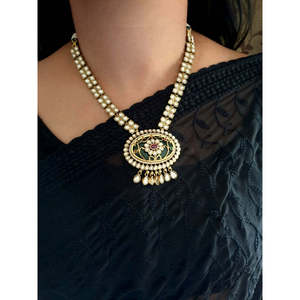 À la mode pierre verte Moissanite Kundan pendentif collier ensemble plaqué or titane acier inoxydable chrétien coeur forme motif - Product Image 1