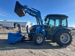 Tracteur agricole compact MT357 avec chargeur frontal et lame à neige LS MT573 - Product Image 1