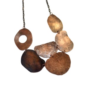 Conjunto de collar de resina para fiestas, gargantillas de eslabones personalizados de la galería de moda, collar hecho a mano con bordado colorido de corte de corazón - Product Image 6