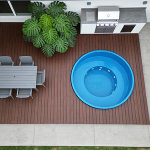 Piscine SPA en fibre de verre fabriquée en usine avec jets intégrés, chauffage et éclairage LED - Product Image 1