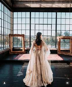 Vestido de Novia Lehenga Bordado de Estilo Pakistaní con Hermoso Diseño Floral, Vestido Maxi para Boda - Product Image 3