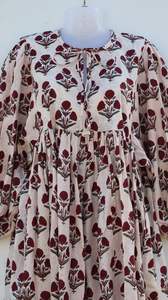 เดรสสั้นพิมพ์ลายดอกไม้สำหรับผู้หญิง, เดรสกระโปรงสั้นผ้าฝ้ายลายดอกไม้มีเอกลักษณ์ตรงเอวตามธรรมชาติ - Product Image 4