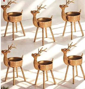 Portavelas de madera artesanal con acabado rústico perfecto para decoración de granja y estilo interior de temática vintage - Product Image 1