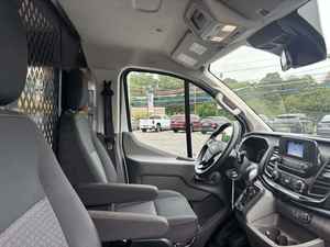 Ford Transit Cargo 350 Techo Bajo AWD Blanco 2023 (Usado - Excelente Estado) Grupo de Equipamiento Medio 101A Bluetooth Volante a la Izquierda Oscuro - Product Image 4