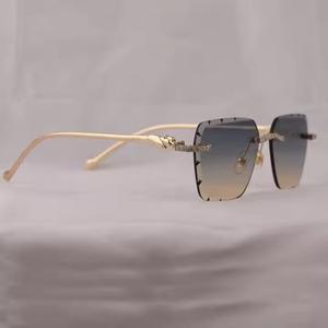 Dernières lunettes de soleil de créateur Lunettes de vue unisexes serties de diamants Moissanite Idéales pour un usage quotidien Lunettes de designer - Product Image 5