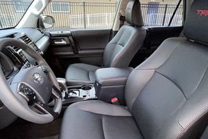 Toyota 4Runner TRD Pro 2022, SUV Automática con Techo Solar, Faros Delanteros, Cámara Trasera de 360°, Asientos Eléctricos - Product Image 2