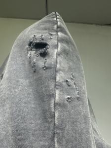 เสื้อฮู้ดดี้ผู้ชายทรงโอเวอร์ไซส์แบบซิป สไตล์สตรีทแวร์วินเทจ ล้างสีแบบแอซิดวอช แต่งขาดๆ มีกระเป๋า  ผ้าหนาพิเศษ - Product Image 6