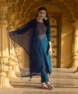 Collection de Salwar Kameez en Georgette Chiffon Fabuleux, Durable, Anti-Froissage, Thobe Thawb avec des Designs Étonnants - Product Image 3