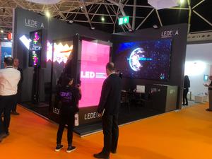 Pantalla LED para exteriores a todo color de alto brillo con paso de píxeles de 10mm certificado ISO9001 para uso publicitario - Product Image 4