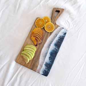 Planche à découper professionnelle en résine et bois, fabriquée en bois d'acacia et de manguier, offrant des coupes nettes et robustes - Product Image 4