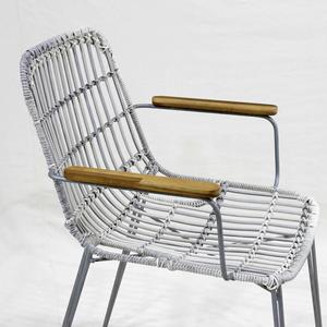 Fauteuil inclinable en rotin en plastique Comhome élégant avec rangement intégré et coussins profonds Meubles de maison de qualité supérieure pour la détente - Product Image 2