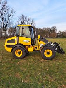 Envío Gratis: Cargadora de Ruedas JCB 409 Agri de 5.9 Toneladas, 74HP Turbo Diésel, Cucharón de 1.2m³, Carga Volcable de 3,584kg, Cargadora Compacta Agrícola - Product Image 5