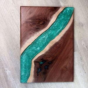 Planche à découper en résine à base de bois dur de qualité avec ligne de résine coulée à la main, idéale pour les restaurants et les cuisines domestiques - Product Image 3