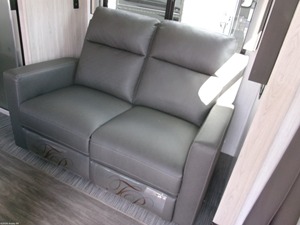 FOURNISSEUR DE CARAVANES D'OCCASION 2022 Cruiser Rv TWI LIGHT SIGNATURE 2280 à vendre - Product Image 3
