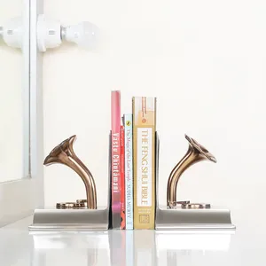 Aluminium Bookends Triangular Shape Design Handmade Wholesale Bookends Customized Size Affordable Luxury Bookends in Gold Color - Product Image 4