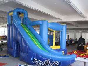 Château gonflable avec toboggan et jeu de tunnel - Product Image 1