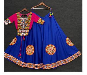 Look le plus tendance et riche garba vêtements spéciaux coton chaniya choli avec dupata broderie lourde travail indien - Product Image 1