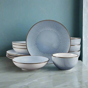 Ensemble d'assiettes en céramique bleu cobalt, finition éclatante, design moderne audacieux, qualité durable pour des tables élégantes - Product Image 6