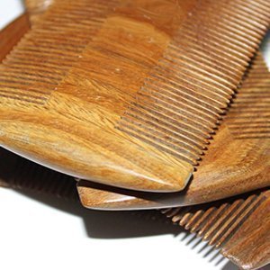 Peine de barba de madera de doble cara para hombre, tamaño de bolsillo, antiestático, para barba y bigote, herramienta de aseo de madera natural - Product Image 3