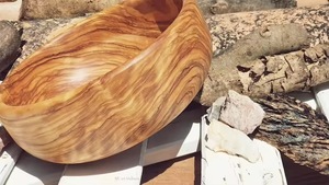 Bol en bois décoratif avec agate intégrée, parfait pour servir ou exposer - Product Image 6