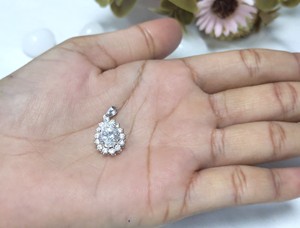 2 Carat Poire Coupe Lab Grown Diamond Pendentif Femme Solide Or 10K/14K/18K Bijoux fins Vente en gros Pendentifs de mariage - Product Image 5