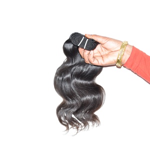 Extensions de cheveux vierges indiens de qualité supérieure, alignées, ondulées, brins bruts, cuticules brésiliennes, double trame, aspect naturel - Product Image 1