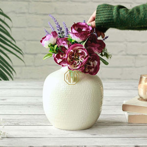 แจกันดอกไม้โลหะสีขาวทุบสำเนียงตกแต่งที่ทันสมัยสำหรับห้องนั่งเล่นสำนักงานงานแต่งงานขายส่งจำนวนมากส่งออกจากโรงงาน - Product Image 4