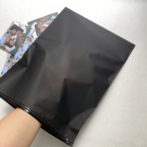 Sac d'emballage pour vêtements en CPE noir mat givré avec fermeture éclair, sac en plastique pour T-shirt, pantalon, sweat à capuche, emballage pour vêtements, en stock - Product Image 1