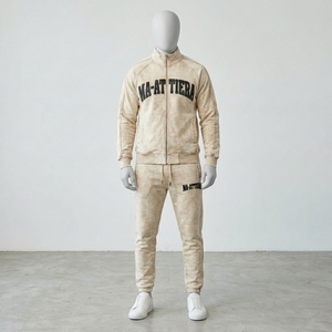 Conjunto de dos piezas de chándal color crema con efecto acid wash para hombre, chaqueta con cremallera, pantalones jogger, bordado, ropa urbana, ropa deportiva, ropa activa, forro polar. - Product Image 3