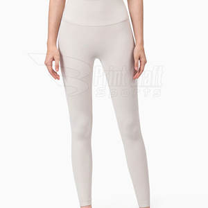 Ensemble de yoga pour femmes avec logo personnalisé Vêtements respirants à séchage rapide avec motif solide Nouveau design en vente - Product Image 4