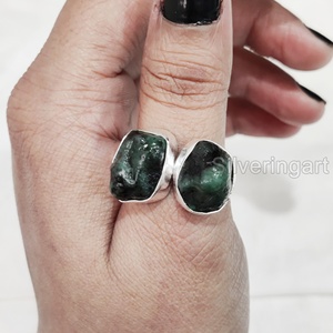 Joyería de piedra en bruto Anillo de mujer Esmeralda natural Piedra preciosa en bruto May Birthstone Anillo ajustable de dos piedras Anillo de plata esterlina 925 - Product Image 2
