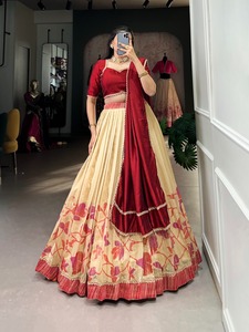 Nouvelle Élégance Dressing Tendance Déguisement Soie Verte Lehenga Choli & Dupatta Avec Travail Imprimé Fabricant De L'Inde À Vendre - Product Image 4