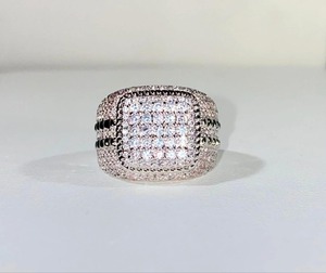 แหวนฮิปฮอปเพชร CZ สำหรับผู้ชายคุณภาพสูงราคาสมเหตุสมผลและได้รับการรับรองจาก IGI เปล่งประกายเหมือนดาราในทุกลุค - Product Image 1