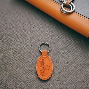 Llavero de goma de PVC de 2,5 pulgadas de estilo marrón claro, regalo corporativo y artículo de evento promocional para regalos promocionales - Product Image 2