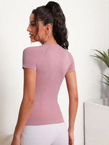 เสื้อยืดออกกำลังกายสไตล์ใหม่น่ารักสำหรับฤดูร้อน รับทำโลโก้ได้ เสื้อผ้ายูนิเซ็กซ์สำหรับยิม โยคะ และกีฬา ดีไซน์ล่าสุด คุณภาพสูง - Product Image 3