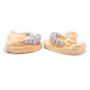 กริลล์เพชรโมอิสซาไนต์ 10 เม็ด 10 กะรัต คุณภาพ VVS และเพชรแบบฝัง พร้อมกรอบเพชร - Product Image 4