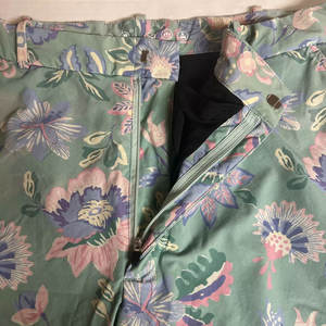 กางเกงขาสั้นโปโลสำหรับผู้ชายที่สวมใส่สบายทุกวัน ออกแบบด้วยวัสดุที่ยืดหยุ่นและน้ำหนักเบา ให้การเคลื่อนไหวที่ราบรื่น - Product Image 3