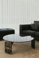 Table basse moderne Duomo - Pierre laquée brillante |   Design rond contemporain fait main avec pieds sculpturaux pour salon