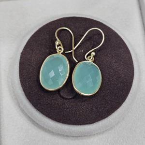 Pendientes de diseñador hechos a mano de Plata de Ley 925 Corte ovalado clásico único Aqua Calcedonia Piedra preciosa Oro natural y chapado en rodio - Product Image 2