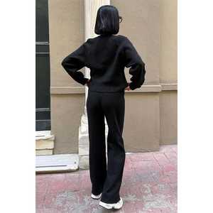 Conjunto de Punto Casual con Aberturas y Accesorios en las Mangas 10229 para la Temporada de Otoño - Product Image 3