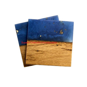 Posavasos de resina azul y madera de roble modernos hechos a mano con copos dorados Juego de posavasos cuadrados para bebidas para decoración del hogar y regalos - Product Image 1